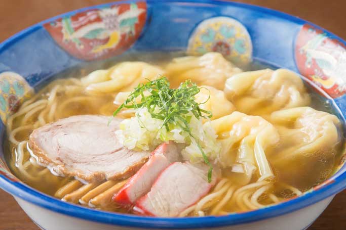 2種類のワンタンが味わえて満足感！「支那そば 幸雲」の特製ワンタン麺