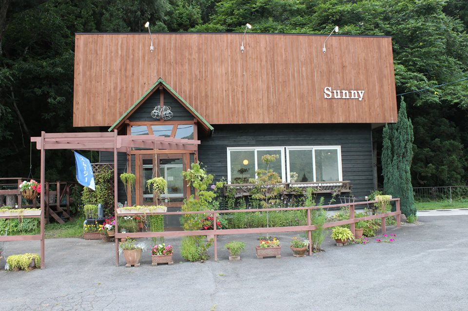 緑を眺めながらの贅沢な時間を過ごせるカフェ、Lunch&Cafe Sunny【サニー】