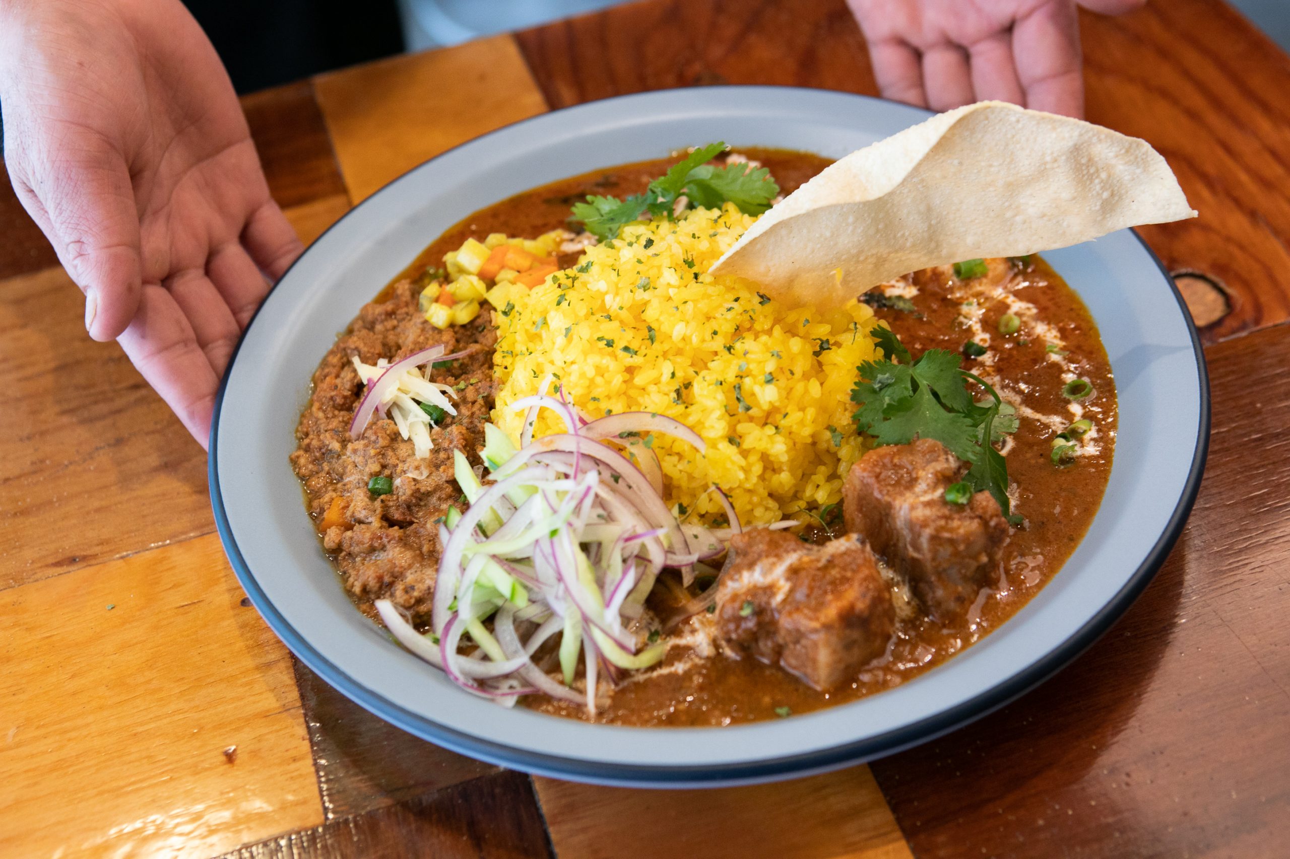 スパイスで変幻自在！この夏食べたい専門店のカレー4選。