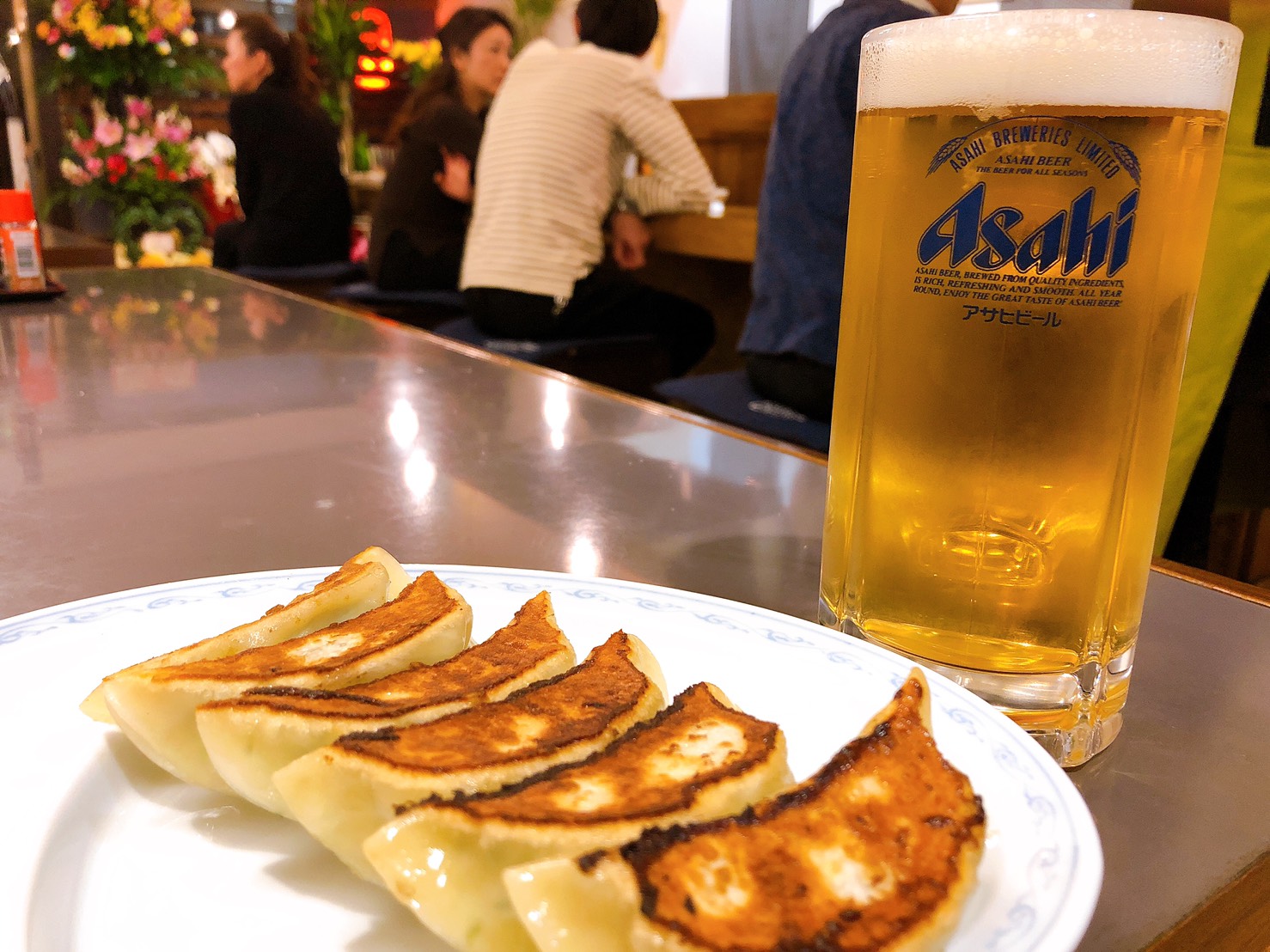 餃子とビールでカンパーイ！ みんなでわいわい憩いの場「餃子酒場ひろ」がOPEN！