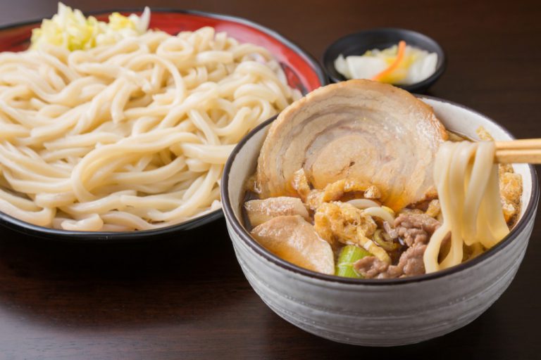 リーズナブルな価格でお腹いっぱい！女性や学生にも人気のうどん専門店「まとや」