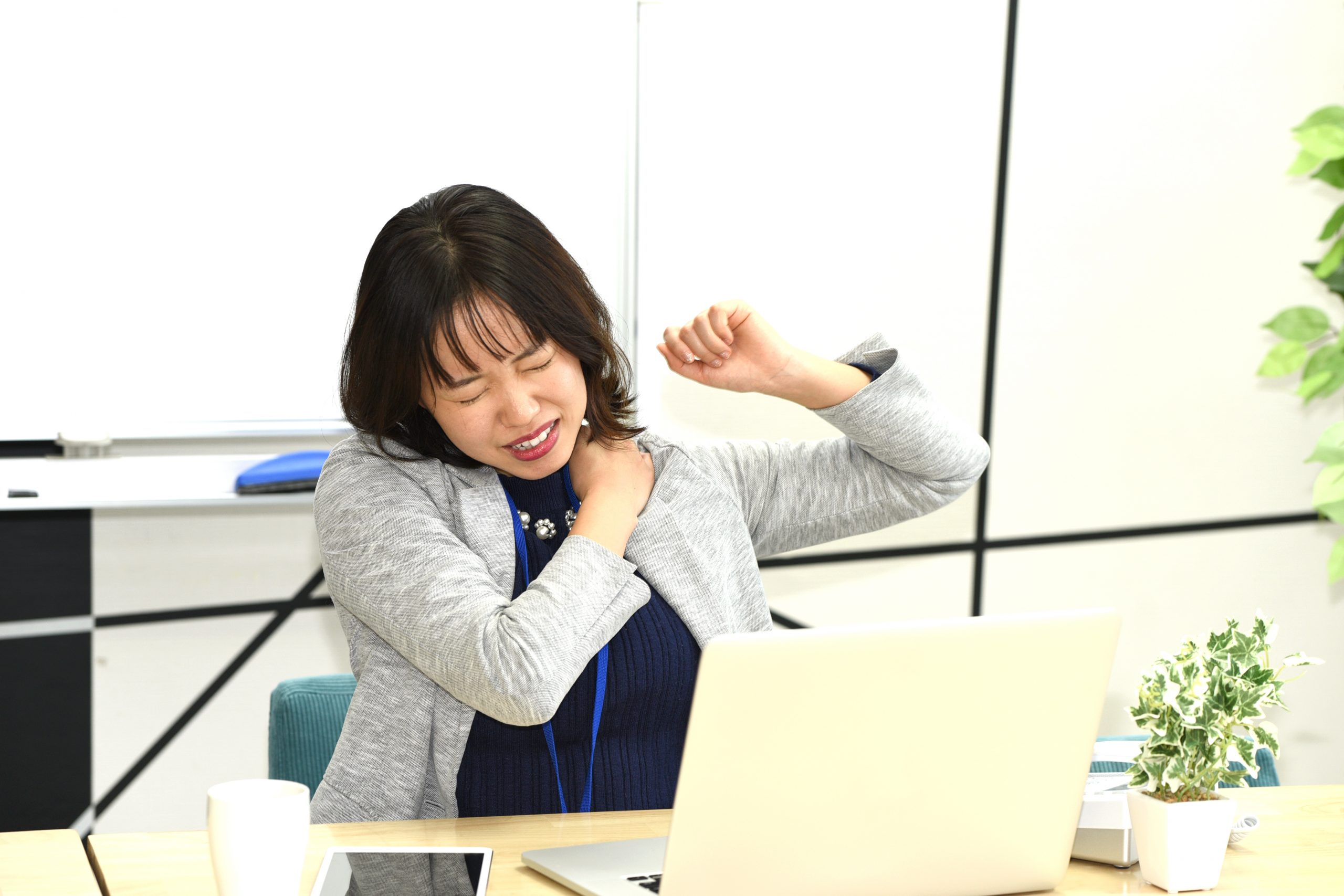 梅雨の時期や季節の変わり目に昔の古傷が痛む方は、ながお整体院に駆け込んで！