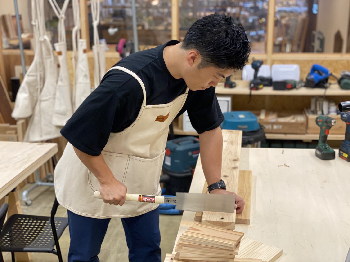 ラフラフ須賀川店【株式会社しゃちデザイン】大工道具を使ってブックシェルフを作ろう