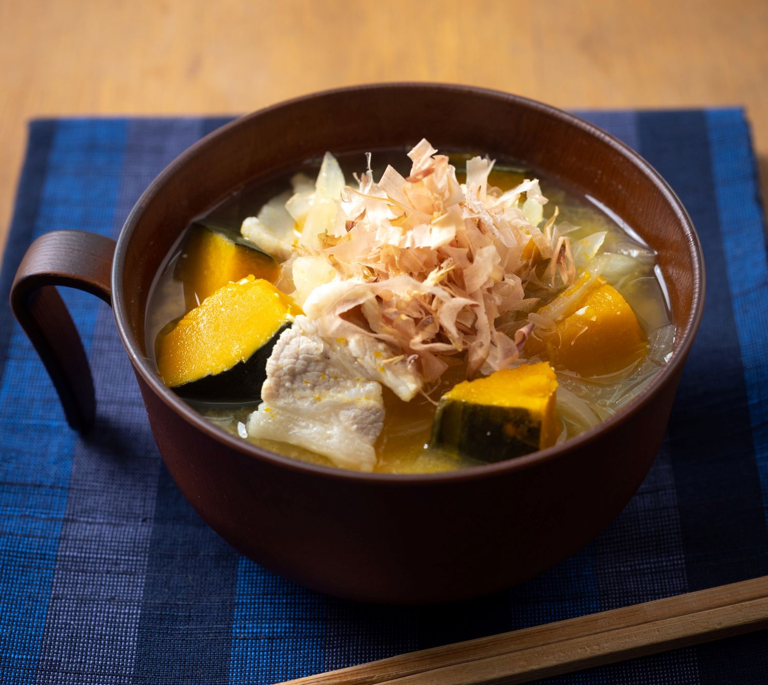 食べ応えがあるのに低カロリー！「かぼちゃと豚肉の味噌汁」