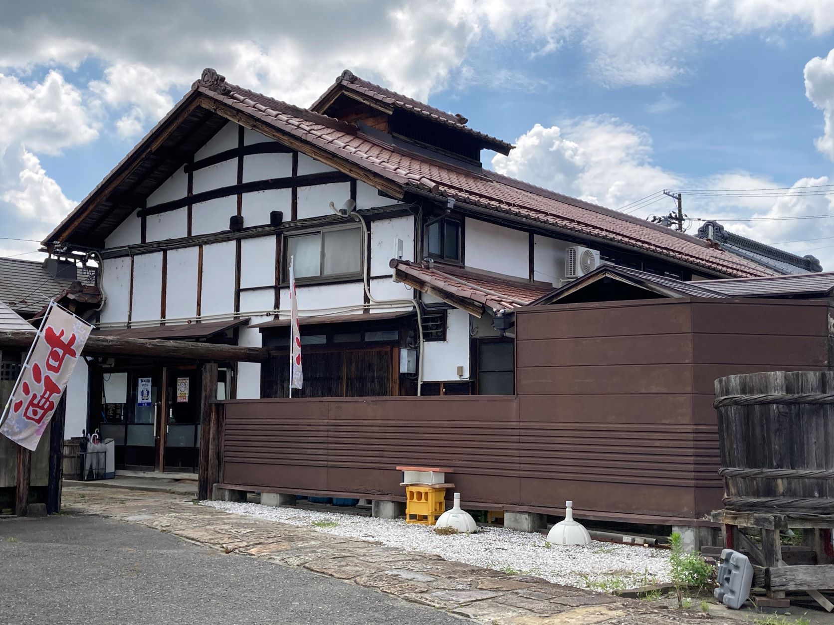 明治22年創業の蔵元「丸滝」は、福島市飯坂にある天然醸造味噌のお店