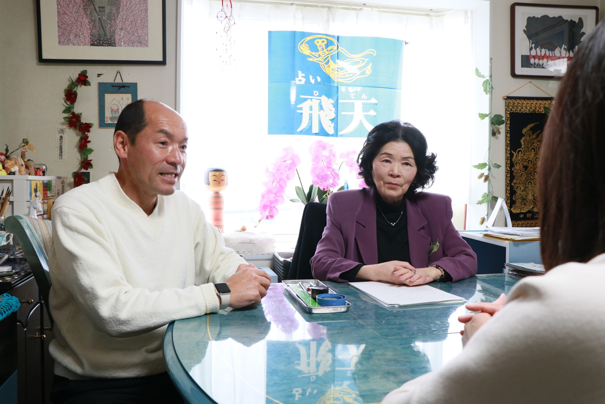 生命占いをする郡山市の占い飛天・オーナー工藤先生とその息子のかずき先生