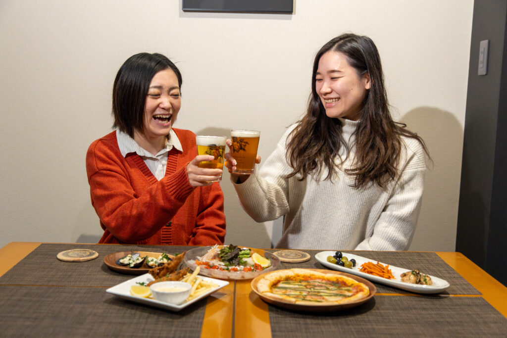 ひとり飲みも、女子会も♪郡山駅前のクラフトビール専門店で、ビールも食事もおしゃれに味わう！